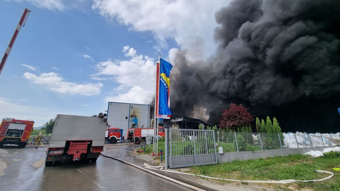 Foto: Grad Bihać/Facebook/Požar u fabrici